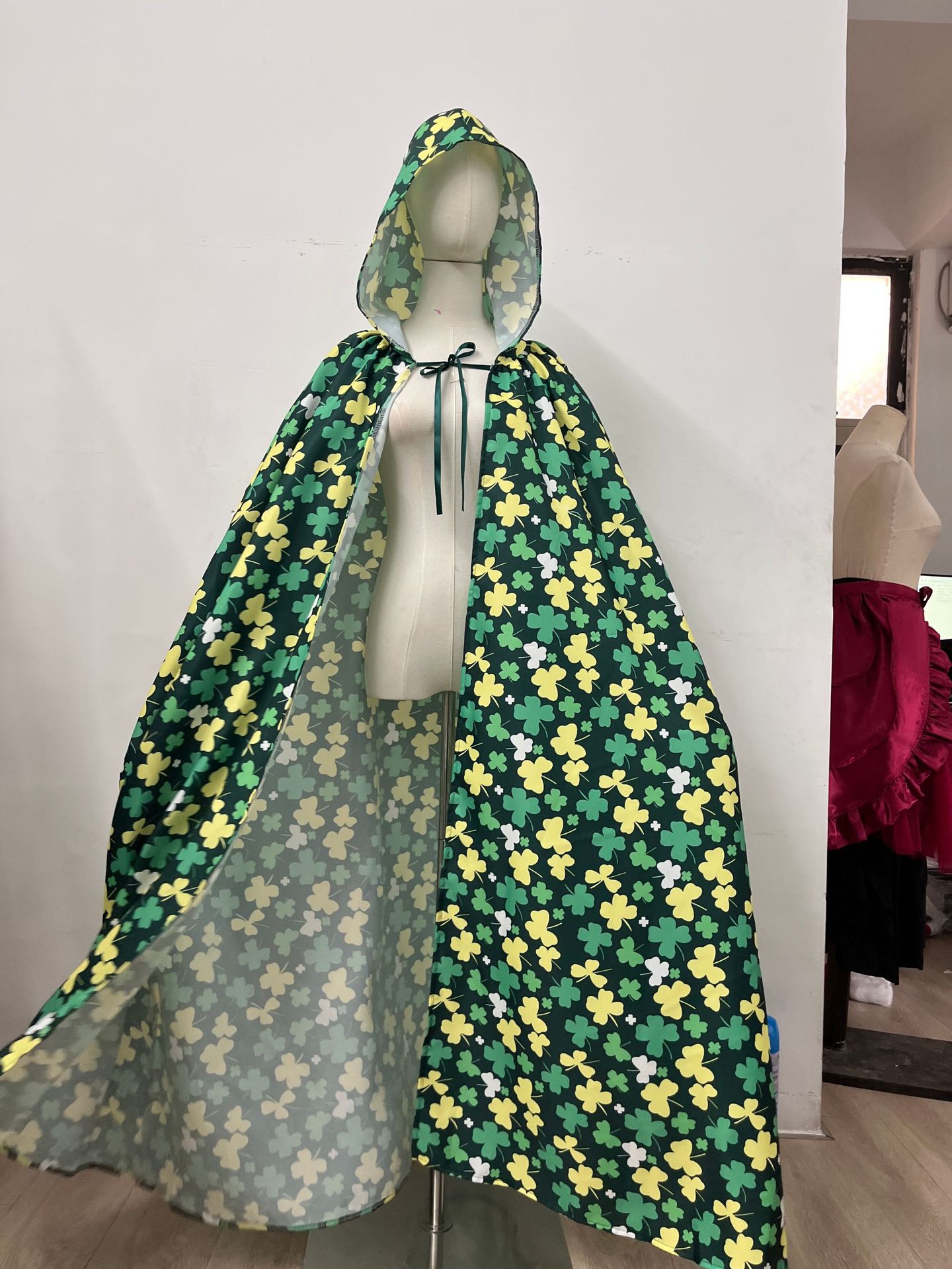 2026 New Arrival Unisex St. Patricks Day Hooded Cloak Shamrock Print Long Cape